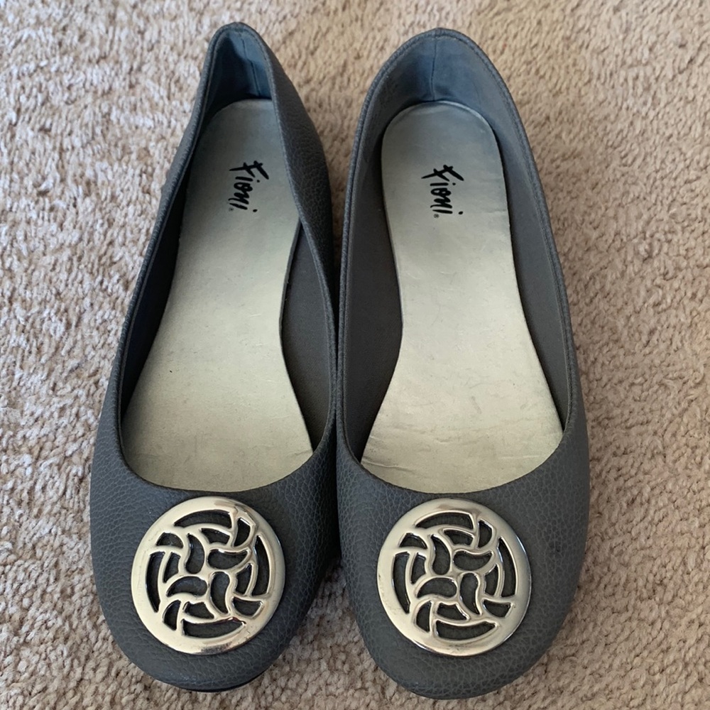 Fioni medallion ballet flats